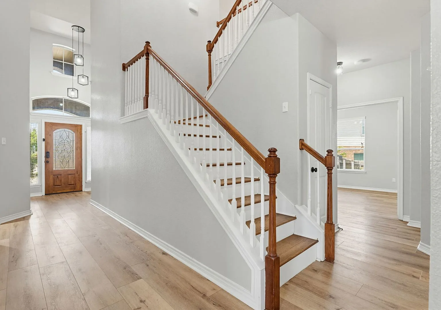 Elegant Two-Story Living in Tuscany Meadows Harker Heights, TX — Photo 4