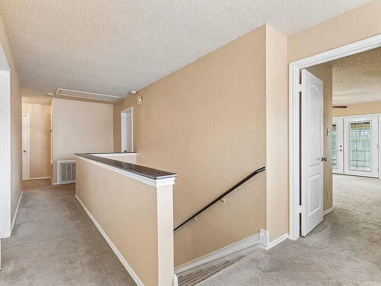 1300 Chalk Ln — Photo 20