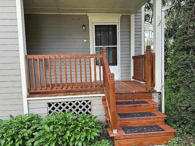 7 E Main St — Photo 2