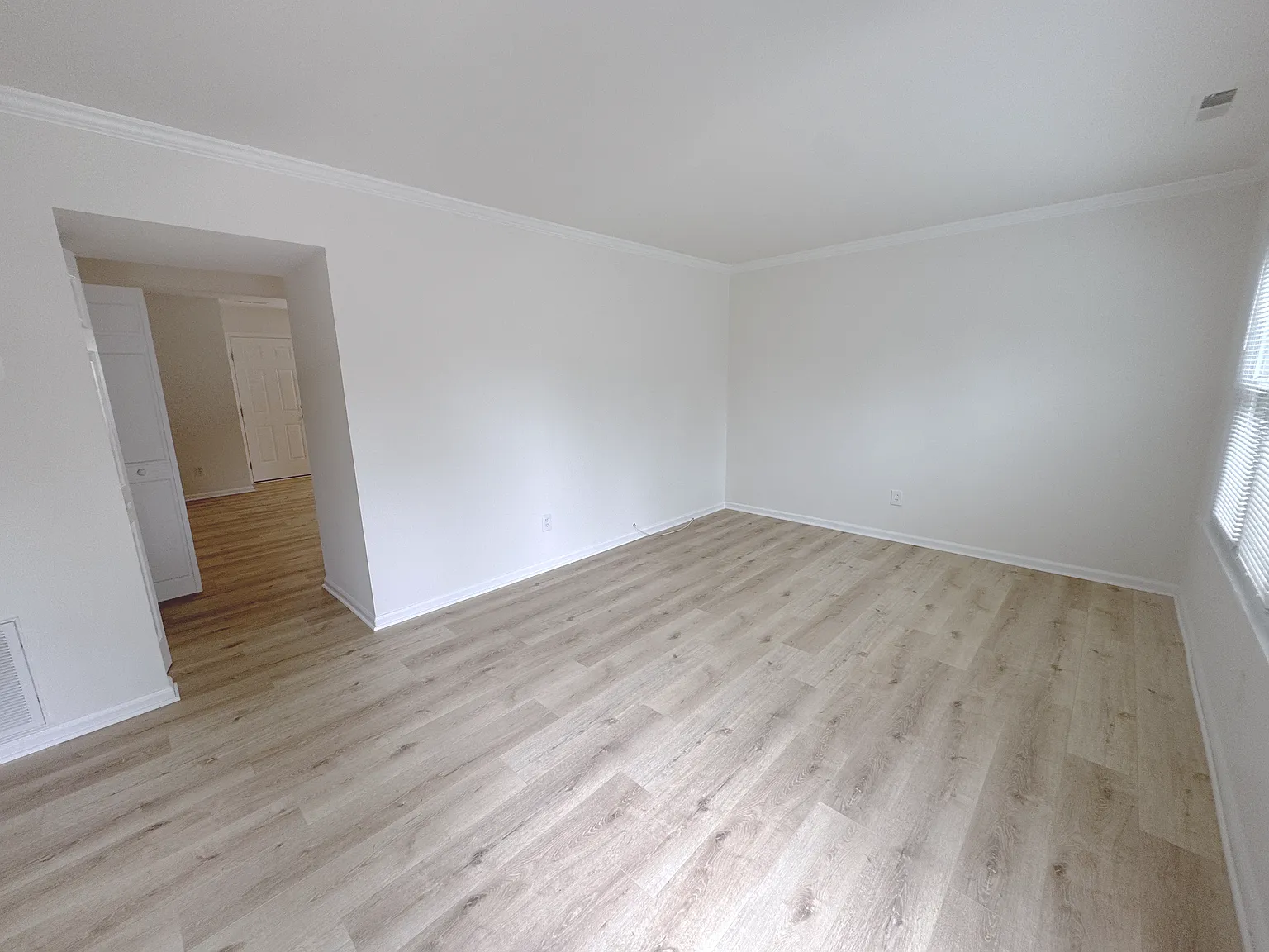 3 bed, 1.5 bath, 1178 sqft, $1,849 — Photo 4