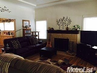 3rd image of 1760 N San Joaquin St