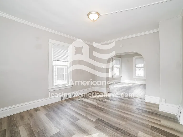 1346873_002_wm_-_living_room_13624605.jpg