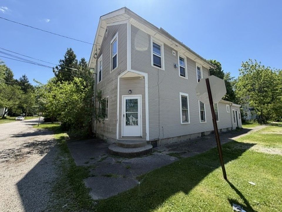 1st image of 254 W Elm St APT 1