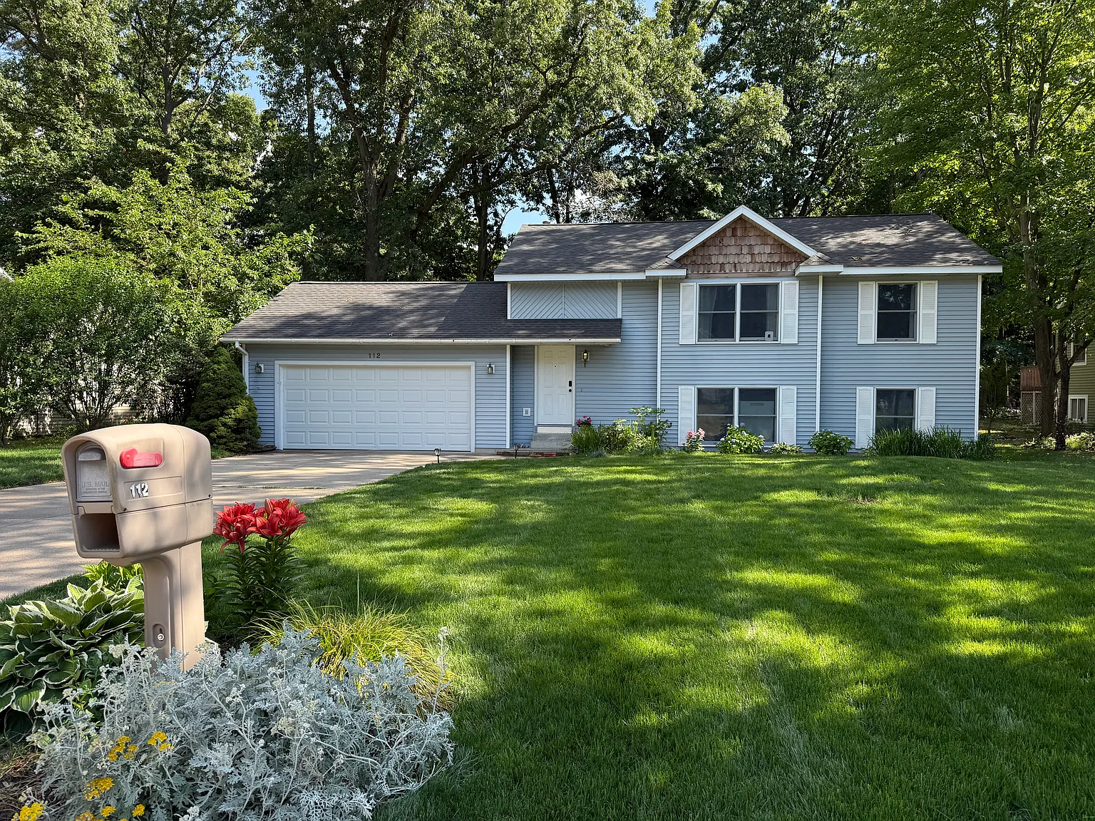 4 bed, 1611 sqft, $2,600 — Photo 2