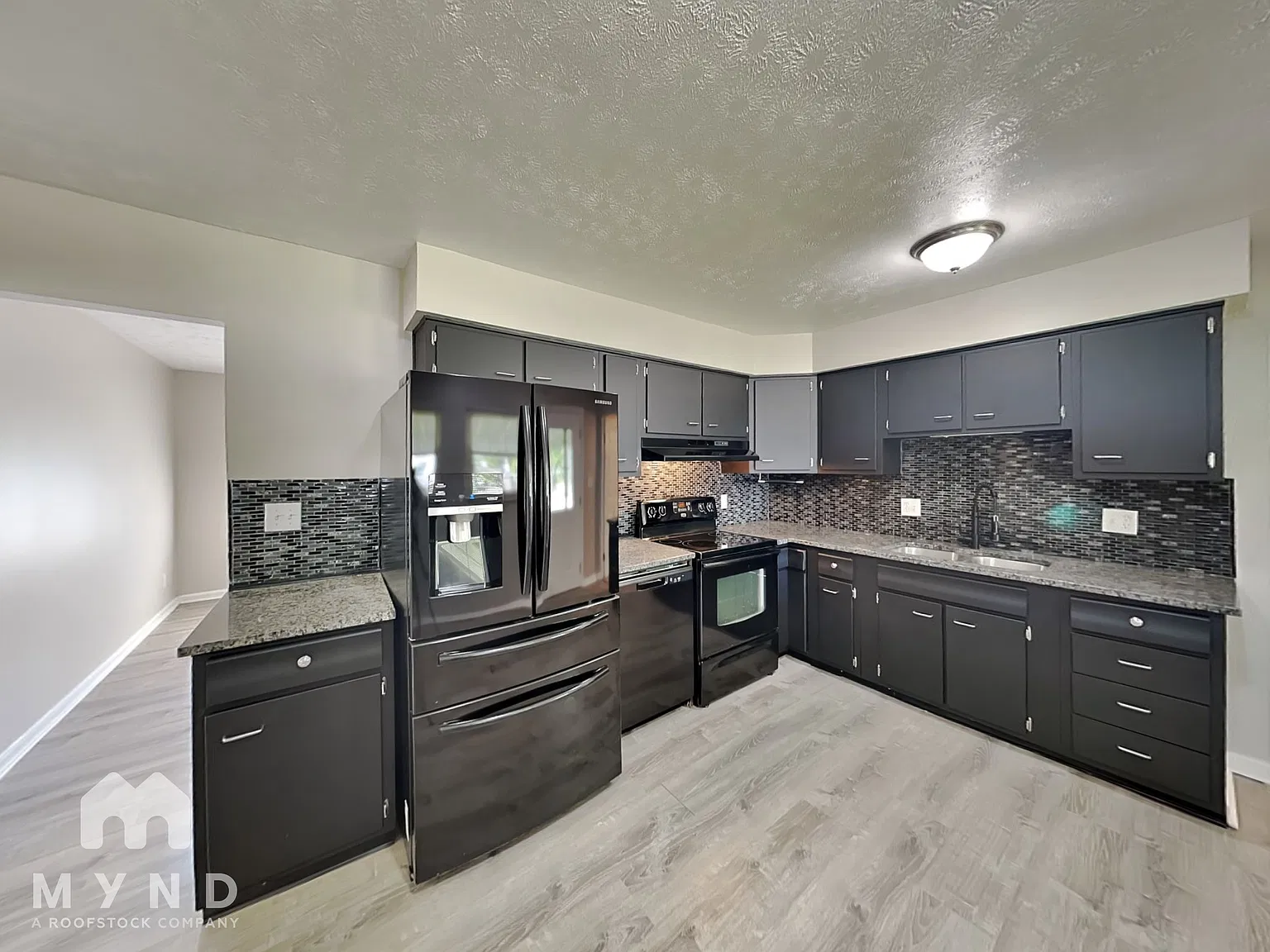 4 bed, 1.5 bath, 1530 sqft, $2,239 — Photo 4