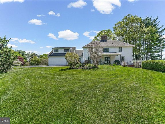 3rd image of 701 Pheasant Run