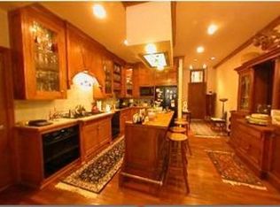 809 N Cass St, Milwaukee, WI 53202