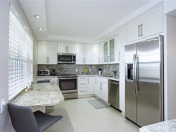 4th image of 3520 Oaks Way #709