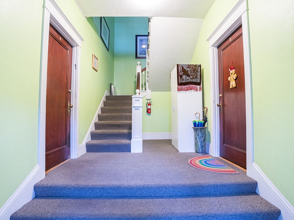 Entry way into the 4-unit building