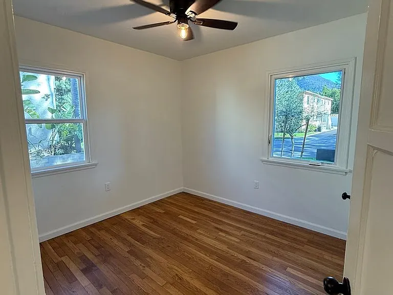 4131 W Toluca Lake Ave — Photo 15