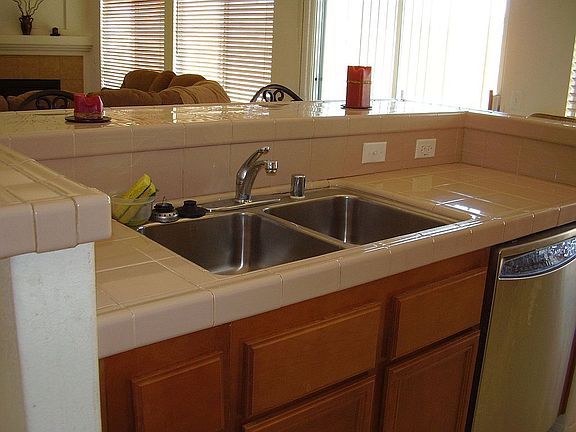 Island has breakfast counter