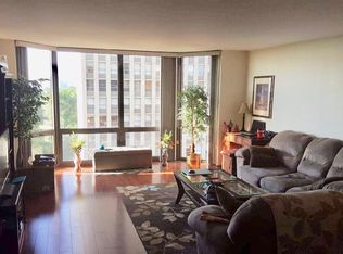 2650 N Lakeview Ave APT 305, Chicago, IL 60614