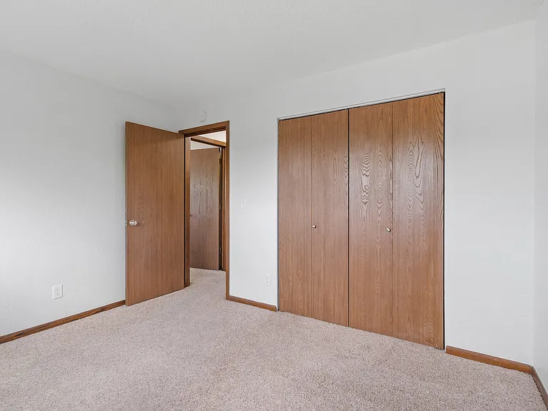 Cedar Square Apartments — Photo 9