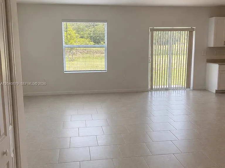 19619 Fairhill Ct — Photo 6