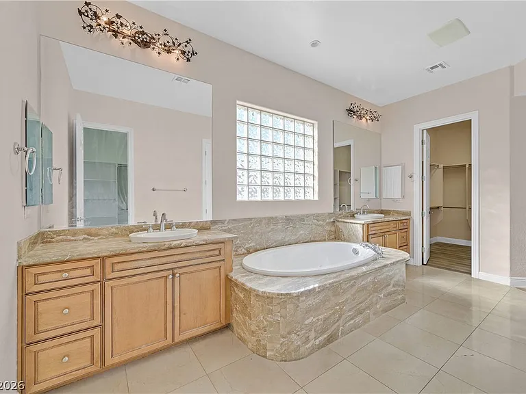 2184 Pont National Dr — Photo 17
