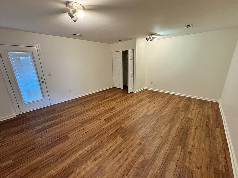 110 Cambria Ct — Photo 12