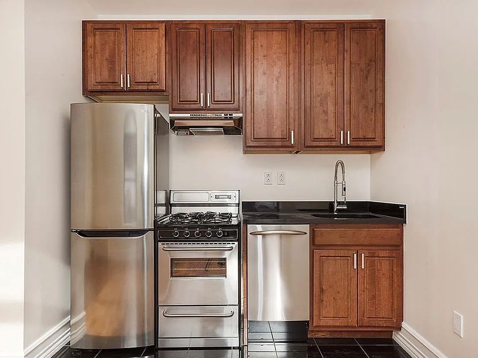 2nd image of 139 W 80th St APT 1B