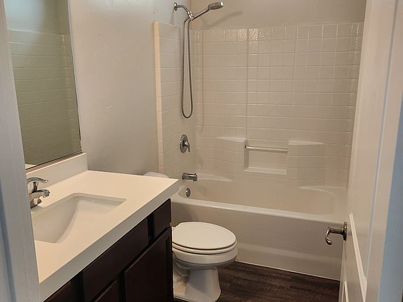 3rd image of 1120 Catalina Dr Unit B