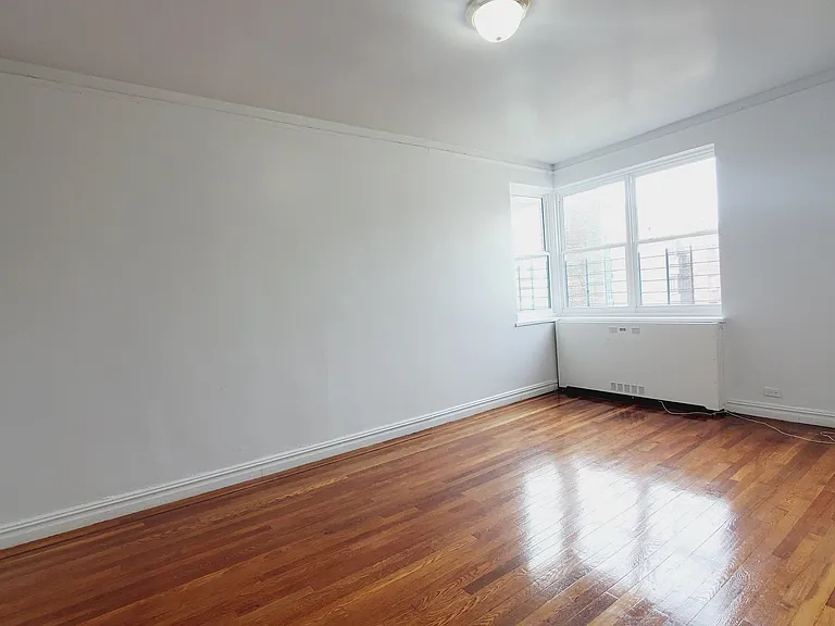 711 Walton Ave #4J — Photo 7