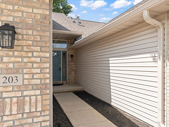 3rd image of 1203 Windwood Ln