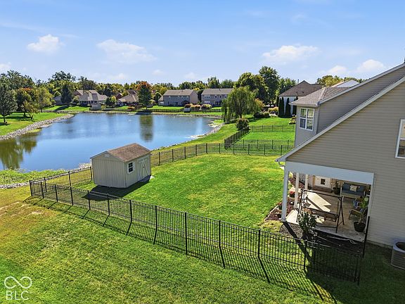 3rd image of 8035 Meadow Bend Ln