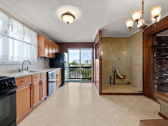 3rd image of 273 Medford St