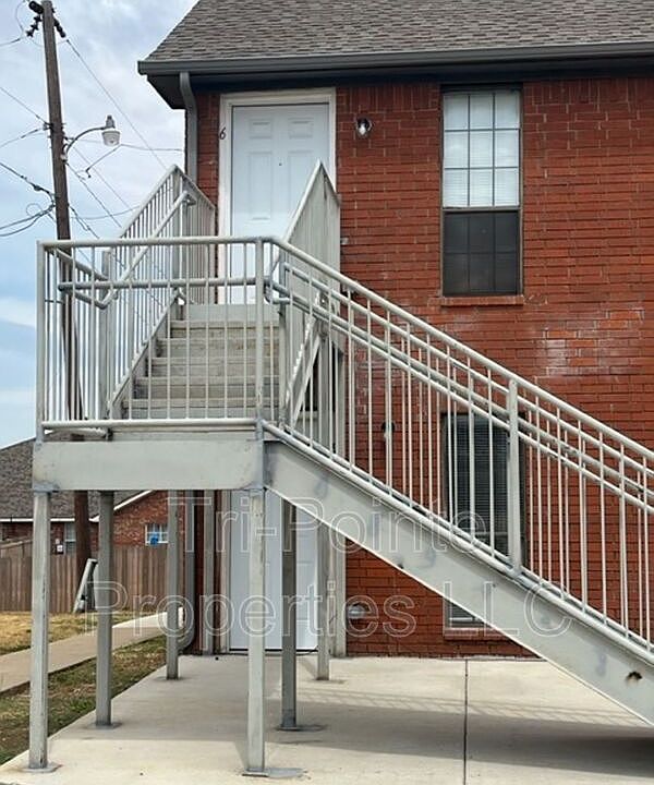 1st image of 805 W Walnut St Unit 6