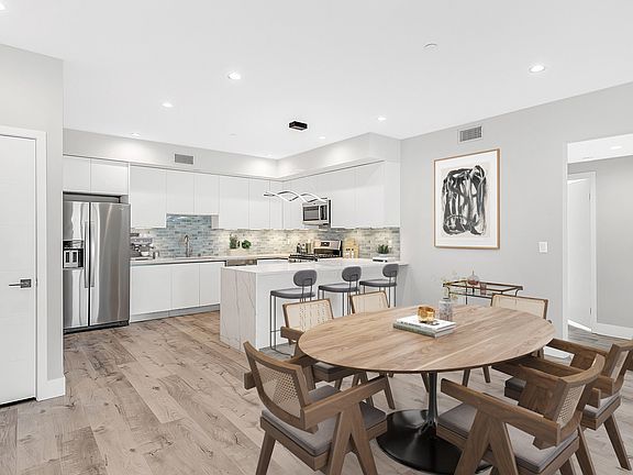 3rd image of 5820 La Mirada Ave #405