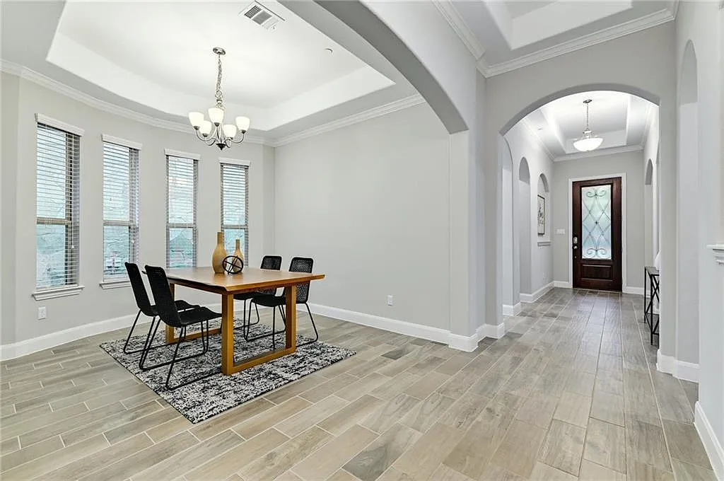 4 bed, 3.0 bath, 2143 sqft, $4,100 — Photo 4