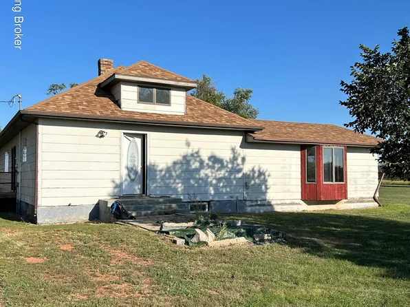 702 Central Ave S, Dunn Center, ND 58626