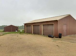 6272 Clover Rd, Hartford, WI 53027