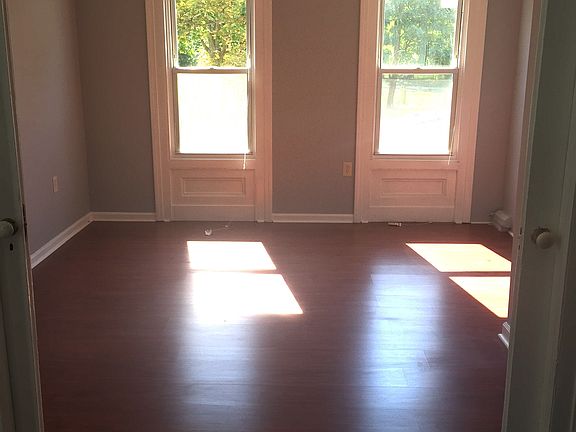 3rd image of 123 Thompson St #1