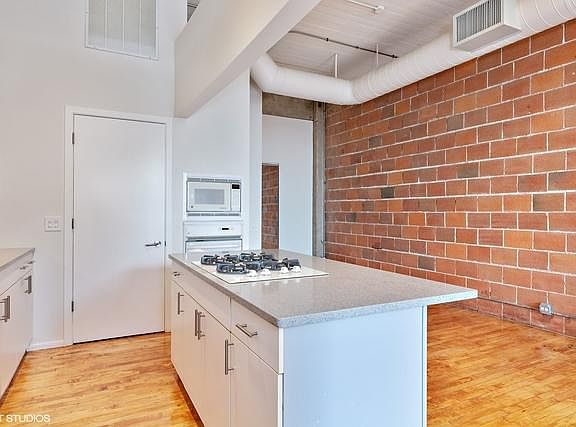 4th image of 728 W Jackson Blvd APT 815