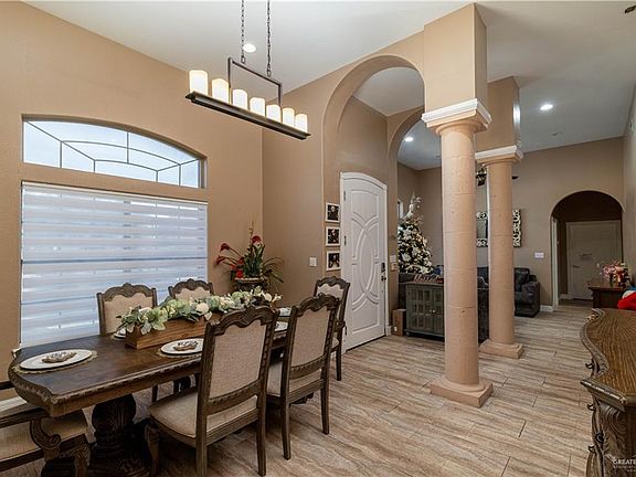3rd image of 1200 E Colony Dr