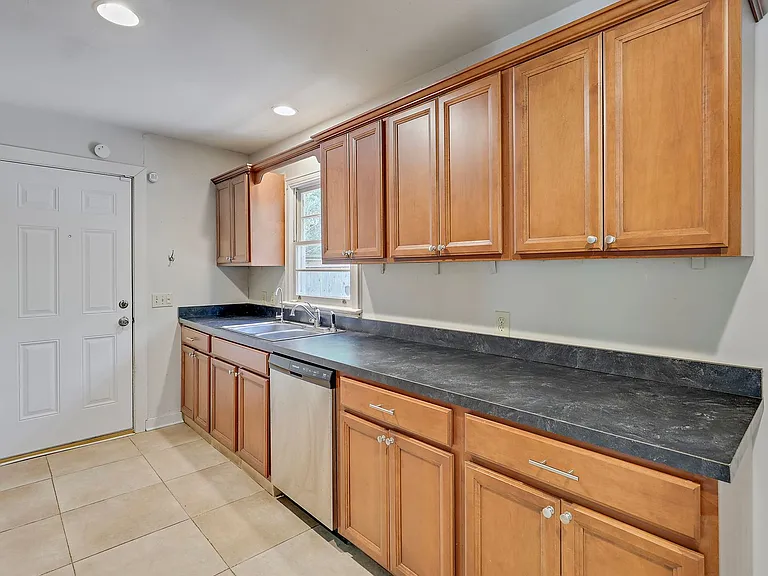 4364 Manhassett Dr — Photo 9