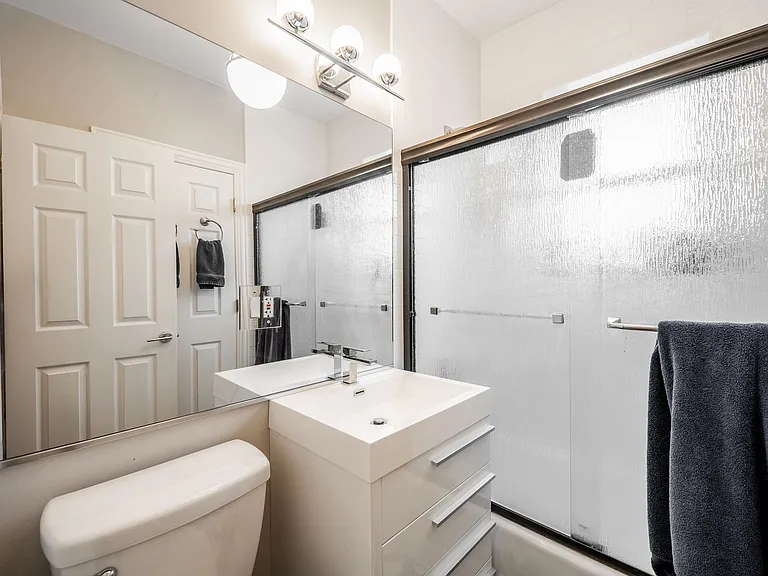 3214 W Berteau Ave #2 — Photo 9