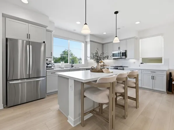370 Volary Gln, Escondido, CA 92025