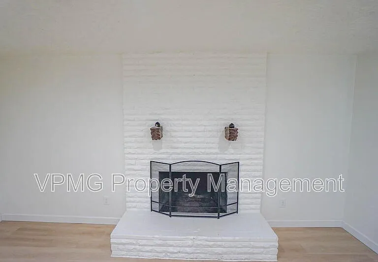 19505 NE 11th St — Photo 5