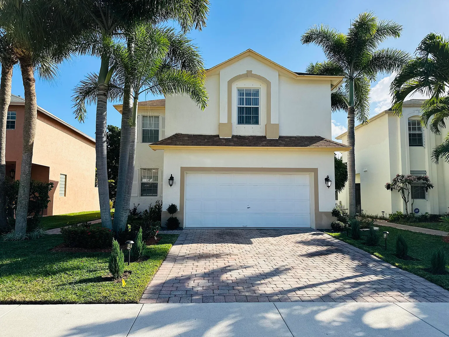 3 bed, 2.5 bath, 1837 sqft, $3,200 — Photo 2