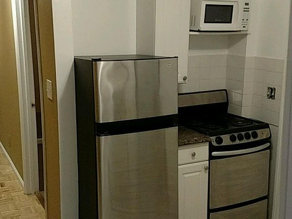5th image of 31 Dean St Unit A