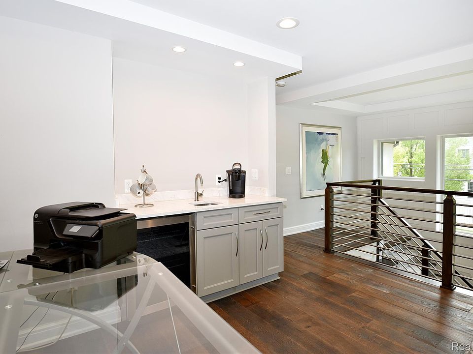 591 Wallace St, photo 30