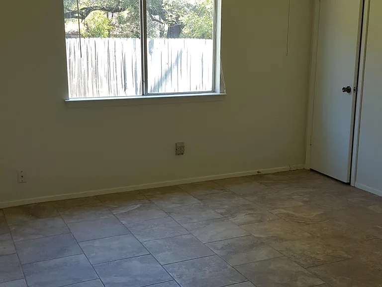 12206 Dundee Dr #SIDE A — Photo 6