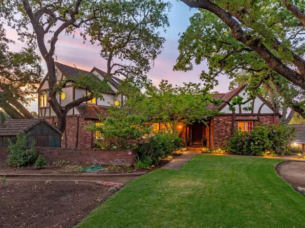 10225 W Loyola Dr, Los Altos Hills, CA 94024