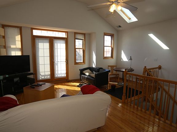 5th image of 819 N Wood St #4
