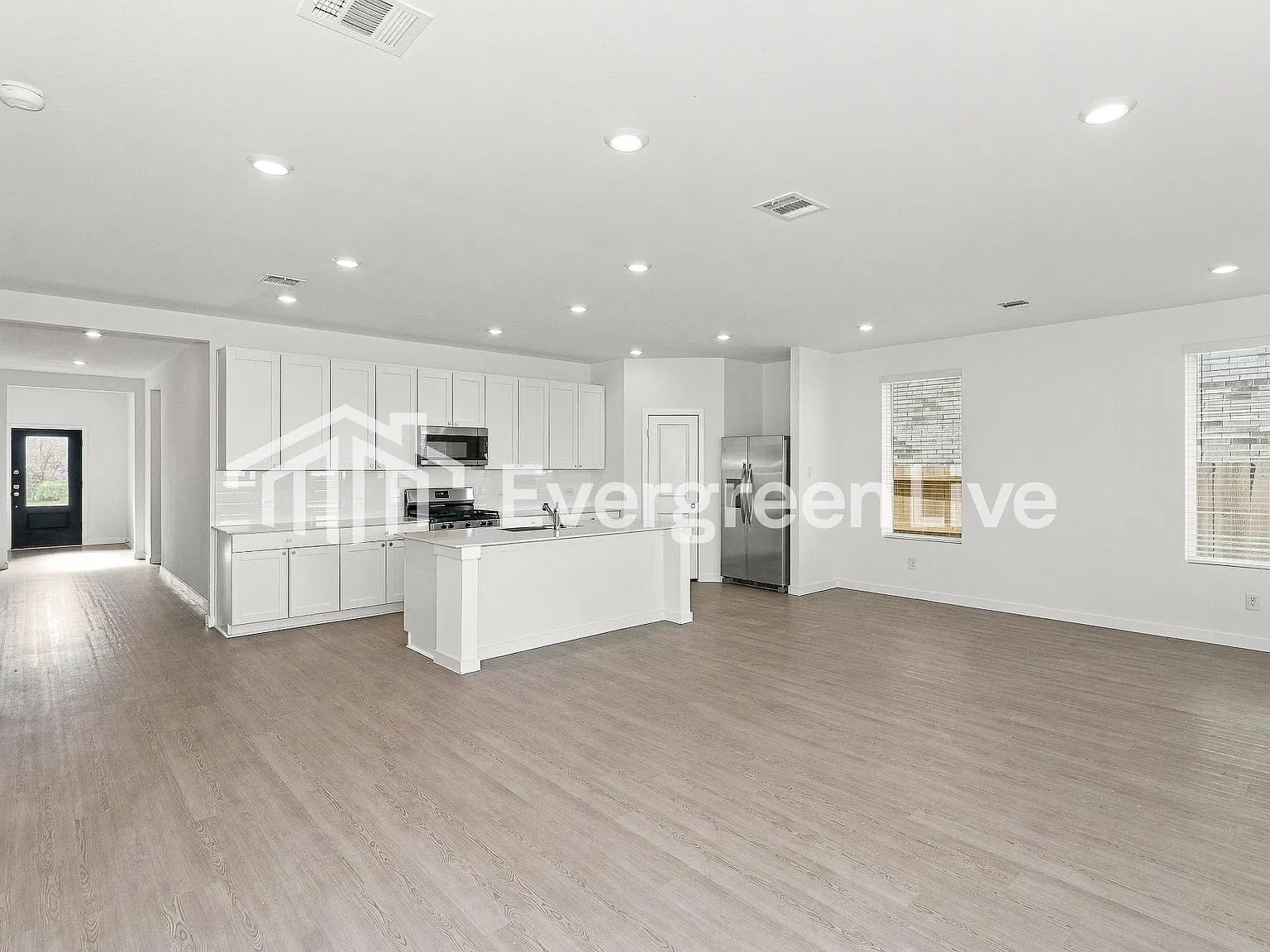4 bed, 3.0 bath, 2231 sqft, $2,295 — Photo 4