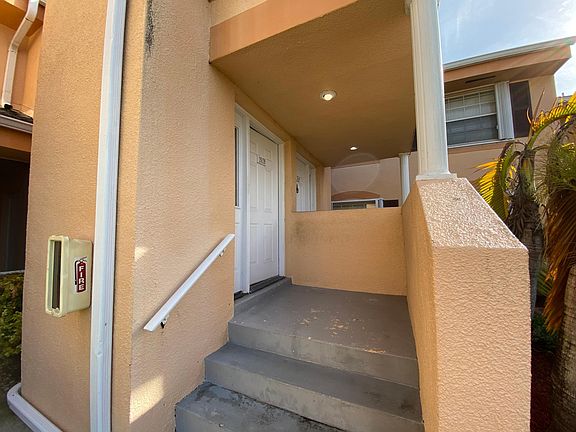 2nd image of 2628 SE 19th Ct #202-C