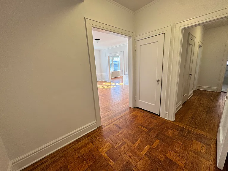 30 Gates Ave — Photo 6