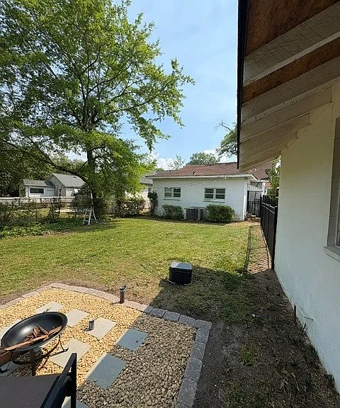 1829 McDowell St — Photo 23