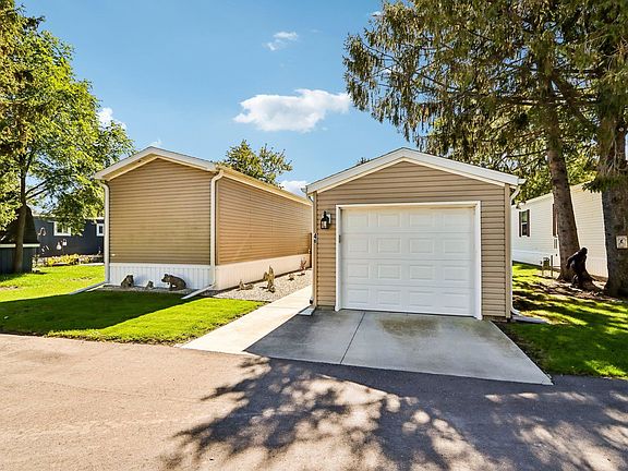 4th image of 15941 Durand Ave #4B