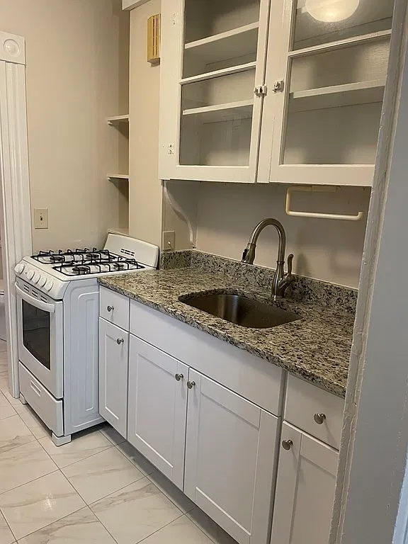 1 bed, 700 sqft, $1,950 — Photo 3